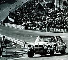 Internationaler Durchbruch 1971: Ein Mercedes-Benz 300 SEL 6.8 AMG erzielt beim 24-Stunden-Rennen von Spa-Francorchamps (Belgien) völlig überraschend den Klassensieg und den zweiten Gesamtrang.